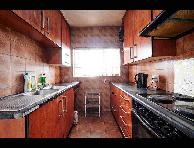 2 BEDROOM APARTMENT FOR SALE IN HALFWAY HOUSE